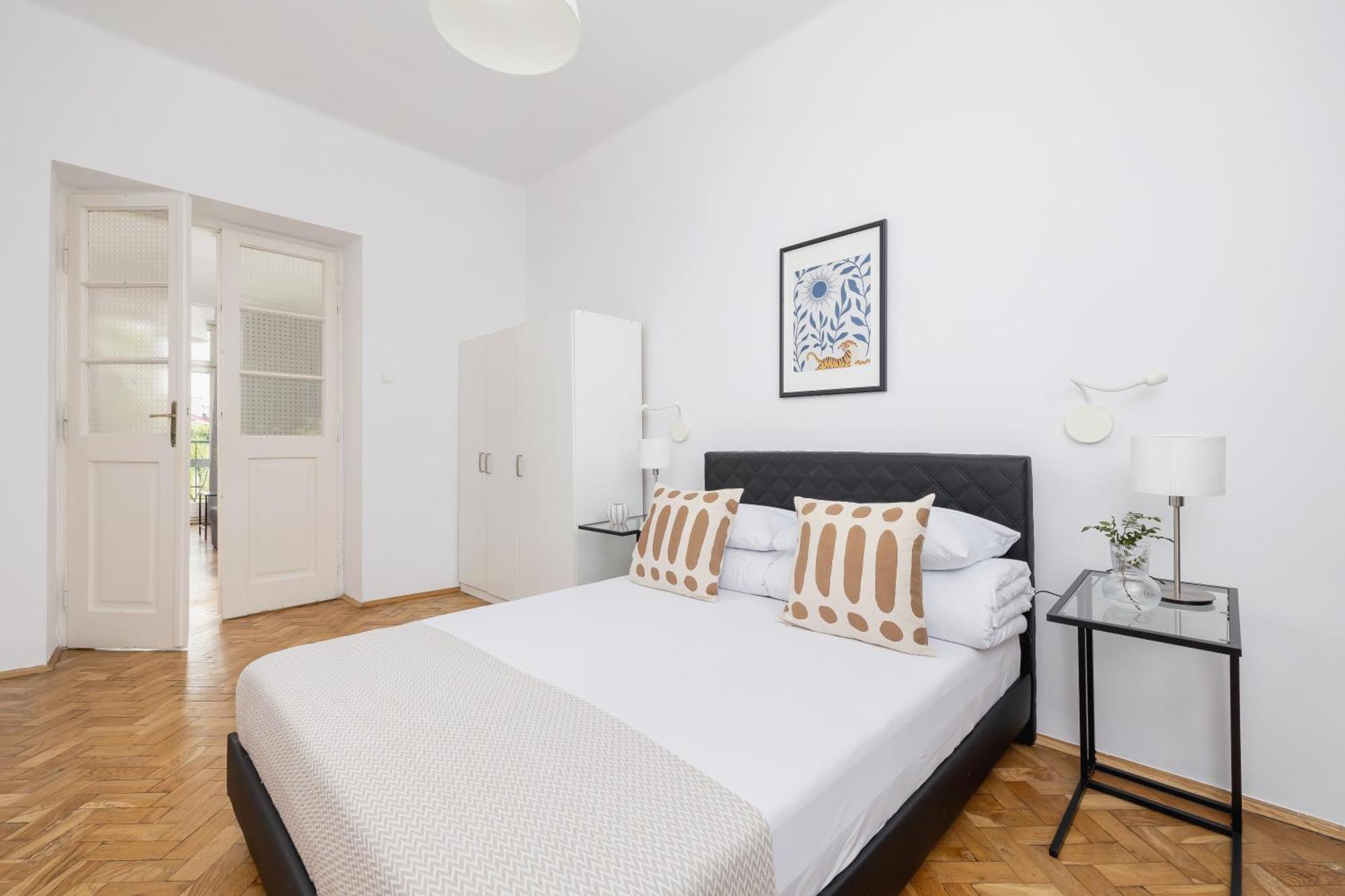 1-Bedroom Apartment With Balcony - Dluga 65 Kraków Eksteriør billede